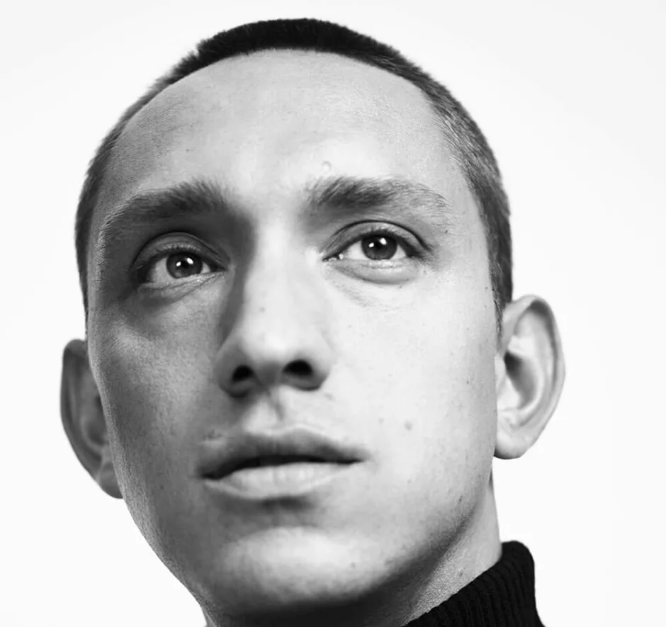 Oliver Sim - Obsession - Sodwee.com