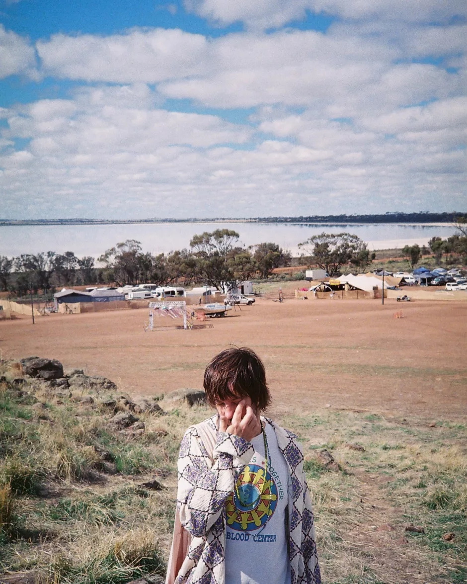 Tame Impala - Deadbeat - Sodwee.com