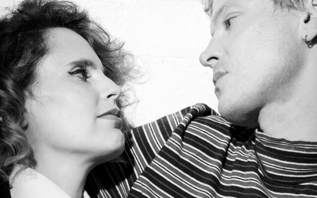 Anna Calvi & Perfume Genius - I See a Darkness - Sodwee.com