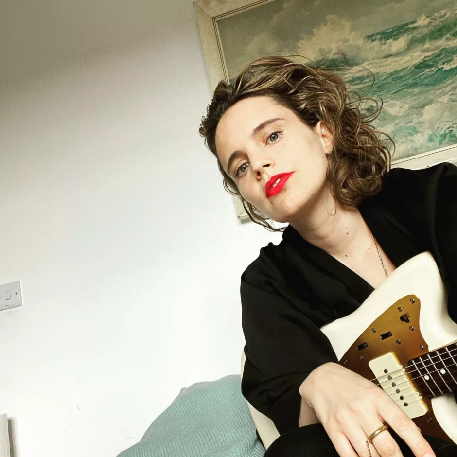 Anna Calvi & Perfume Genius - I See a Darkness - Sodwee.com