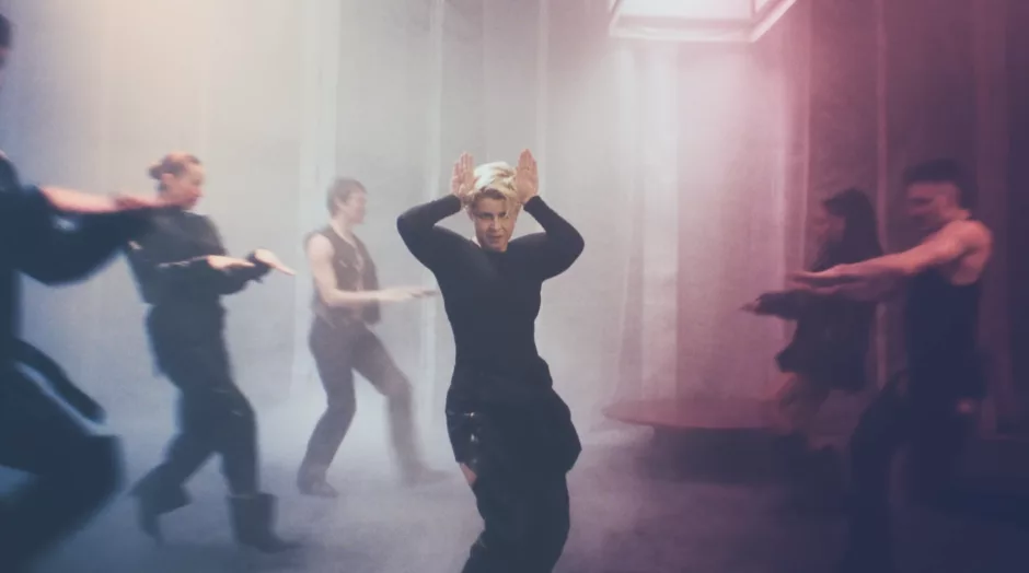 Robyn - Talk To Me - Sodwee.com