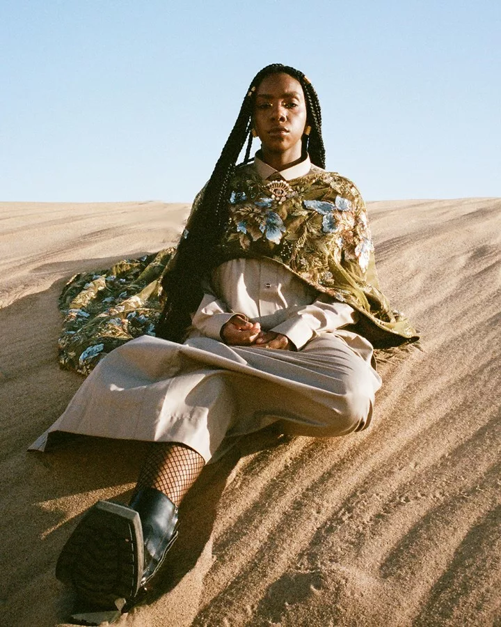 Dua Saleh - Of Earth & Wires - Sodwee.com